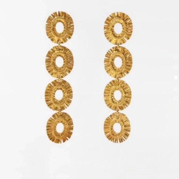 Zara SCULPTED CIRCULAR EARRINGS | Celebrity Favorite - Picture 3 of 3
